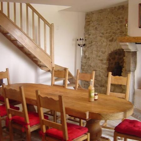 Gite Du Chateau Eclassan Bagian luar foto