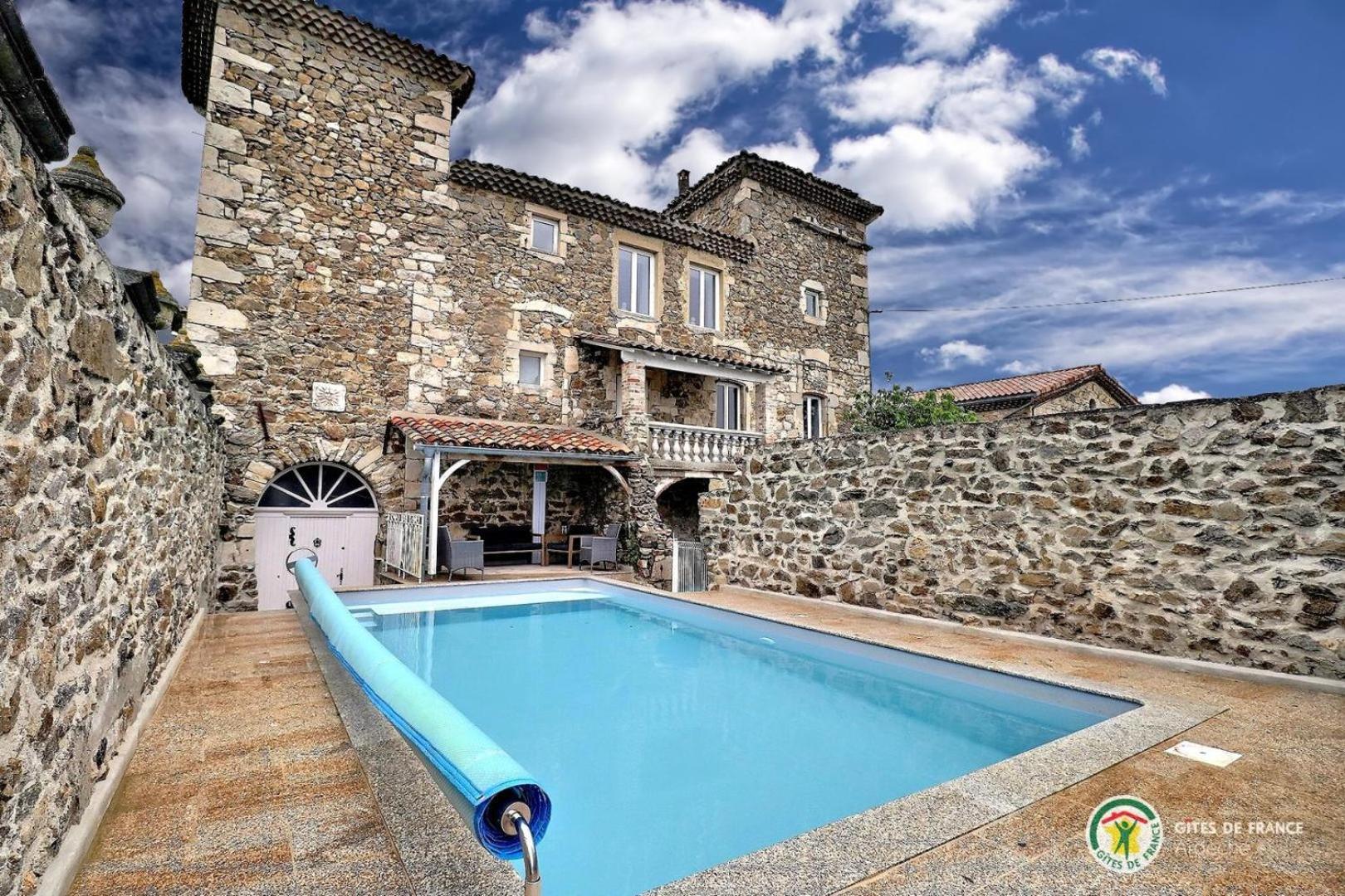 Gite Du Chateau Eclassan Bagian luar foto